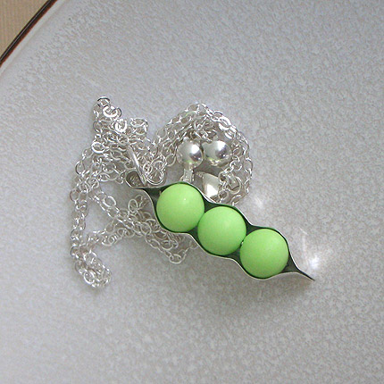   Necklace on Three Peas In A Pod Necklace Jewelry   Perfections Com